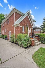 200 S Pleasant St, Unit B in Royal Oak, MI - Building Photo - Building Photo