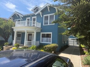 713 S Bronson Ave in Los Angeles, CA - Building Photo - Building Photo