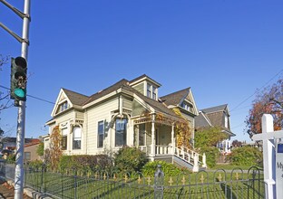 906 Monroe St in Santa Clara, CA - Foto de edificio - Building Photo