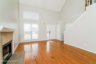 5507 Woodcross Pl in Louisville, KY - Building Photo - Building Photo