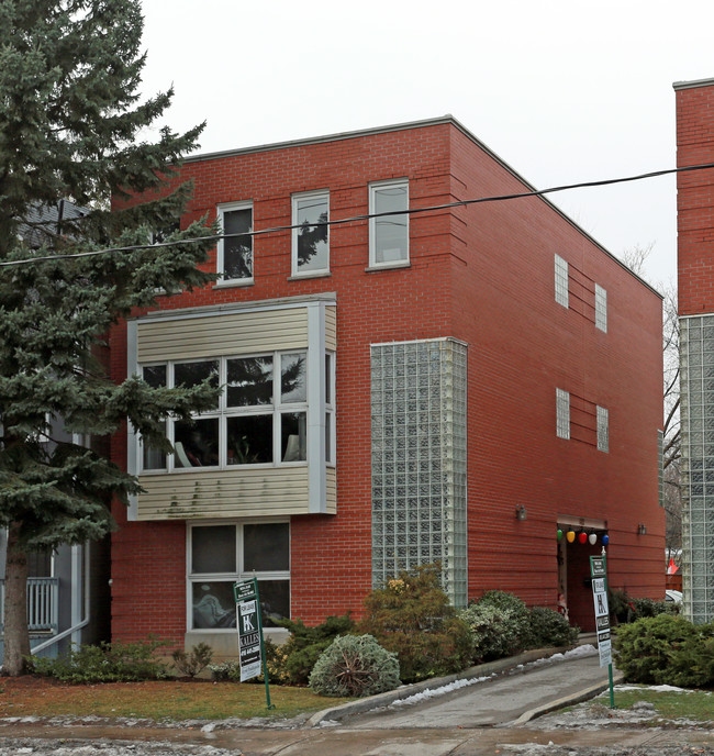 1422 Bayview Ave in Toronto, ON - Building Photo - Primary Photo