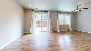 373 N Amedeo Ln in Clovis, CA - Building Photo - Building Photo