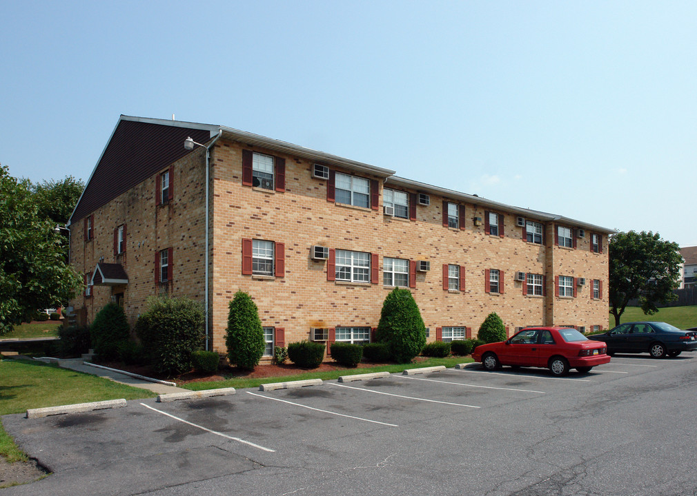 Armour Court Apartments in Allentown, PA - Building Photo