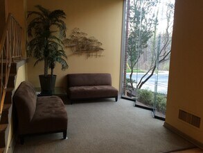 4114 Davis Pl NW, Unit 300 in Washington, DC - Building Photo - Building Photo
