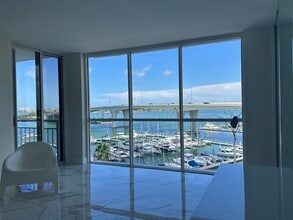100 Pierce St, Unit 801 in Clearwater, FL - Foto de edificio - Building Photo