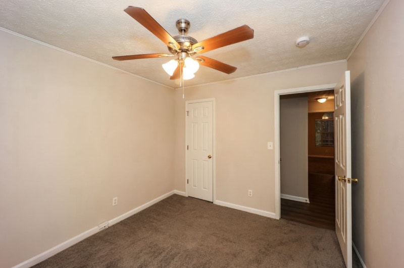 6614 Rebecca Lou Ln in Lithonia, GA - Building Photo