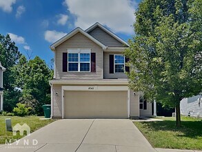 8042 Loveridge Drive in Indianapolis, IN - Foto de edificio - Building Photo
