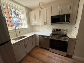 37 Kirk St, Unit 31-1 in Lowell, MA - Building Photo