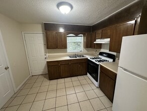 302 Pleasant St in Hinesville, GA - Building Photo - Building Photo