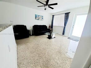 55 SW 77th Ave in Miami, FL - Foto de edificio - Building Photo