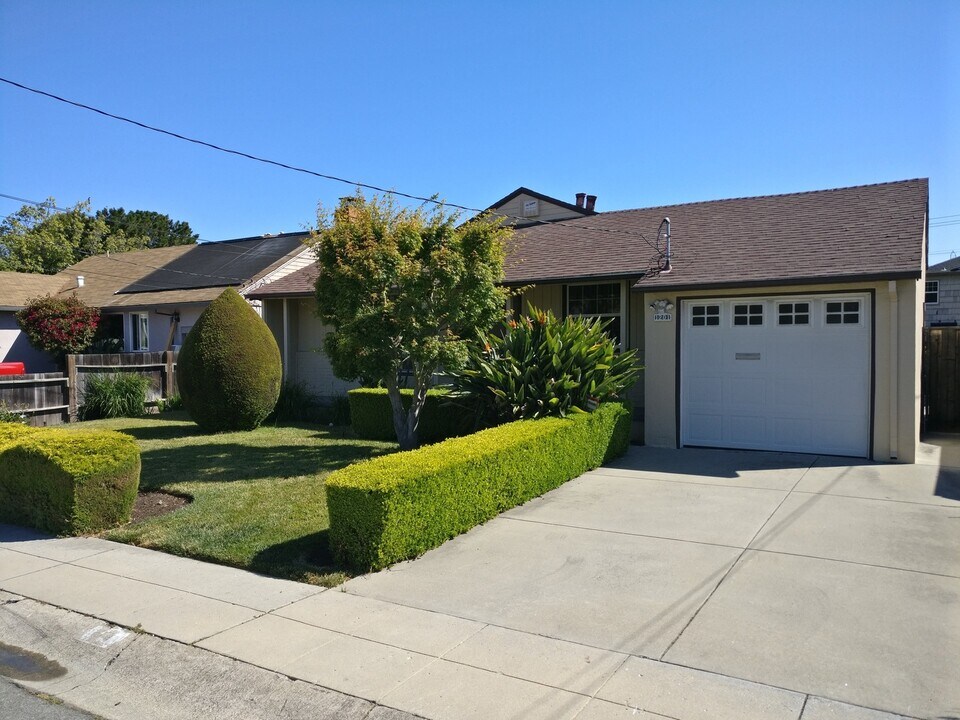 1201 Judson St in Belmont, CA - Building Photo
