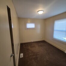335 S Oakland Ave in Indianapolis, IN - Building Photo - Building Photo