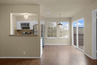 2106 Nickerson St in Austin, TX - Building Photo - Building Photo