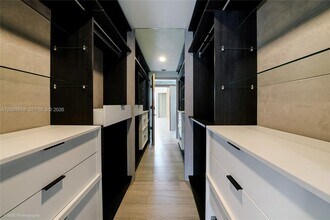 788 NE 23rd St, Unit 2401 in Miami, FL - Foto de edificio - Building Photo