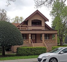 896 W 13th Ave in Vancouver, BC - Building Photo