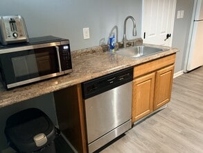 10 Lawrence Rd in Lynn, MA - Building Photo - Building Photo