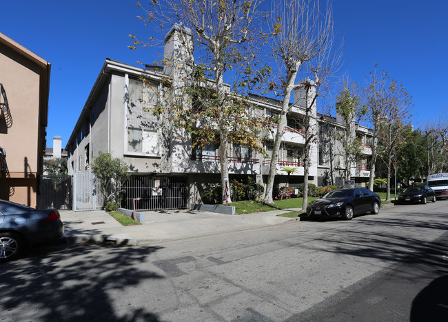 Huston Park Apartments in North Hollywood, CA - Foto de edificio - Building Photo