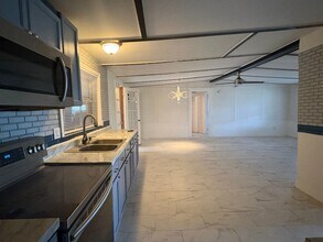 5109 Marc Dr in Tampa, FL - Building Photo - Building Photo