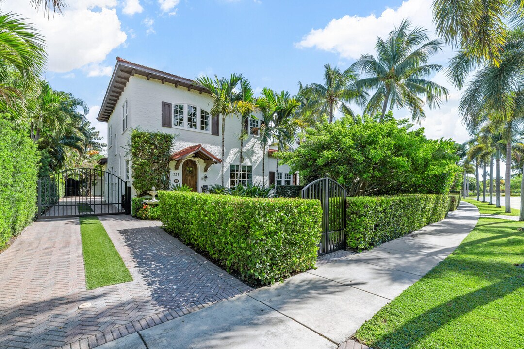 227 Marlborough Rd in West Palm Beach, FL - Building Photo