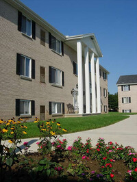 Woodview Commons Apartments in Streetsboro, OH - Foto de edificio - Building Photo