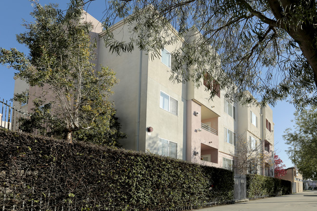 Figueroa Oaks in Los Angeles, CA - Building Photo - Building Photo