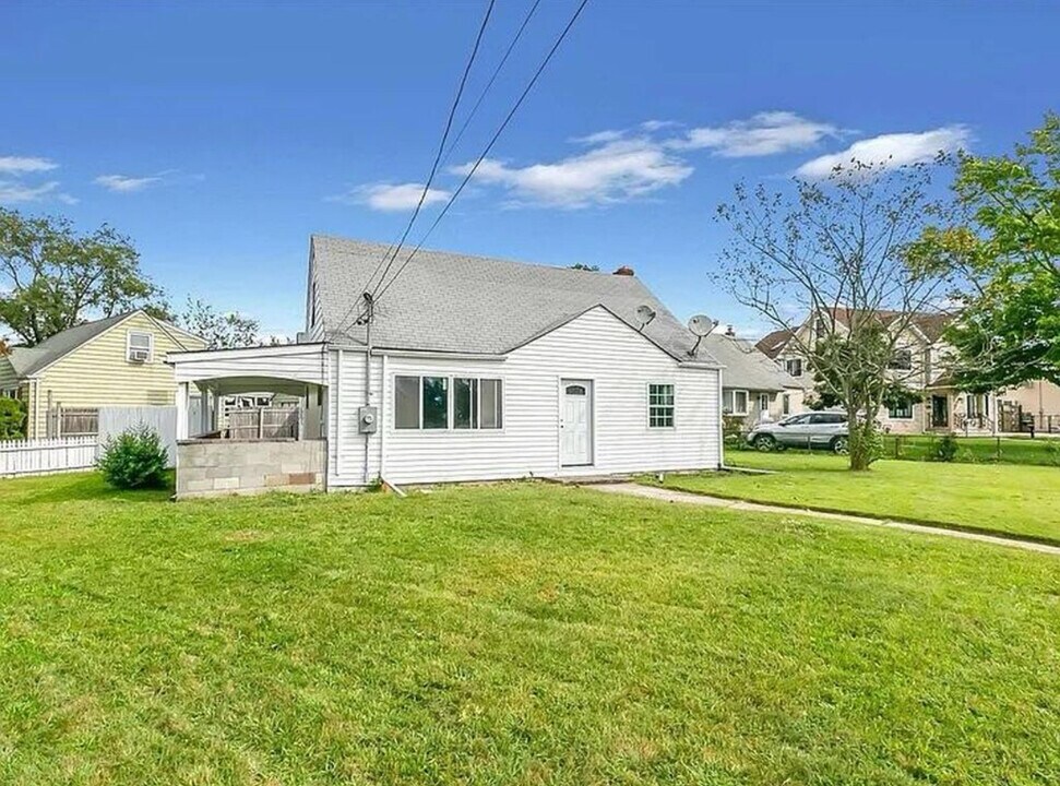 1161 Hook Creek Blvd in Valley Stream, NY - Building Photo