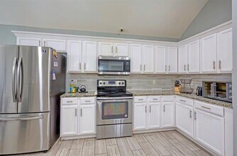 8423 Creekbluff Dr in Dallas, TX - Building Photo - Building Photo