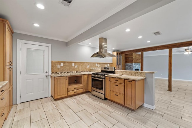 118 E Tamarind St in Lake Jackson, TX - Building Photo - Building Photo