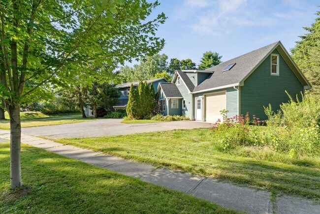 14 Brickyard Rd in Essex Junction, VT - Building Photo - Building Photo