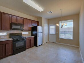 421 Epiphany Ln in Pflugerville, TX - Foto de edificio - Building Photo