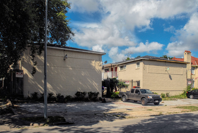 Contempto Condos in Houston, TX - Building Photo - Building Photo