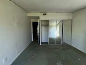 2208 S 5th St in Fayetteville, IL - Building Photo - Building Photo