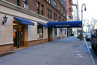 The Ruxton Towers in New York, NY - Foto de edificio - Building Photo