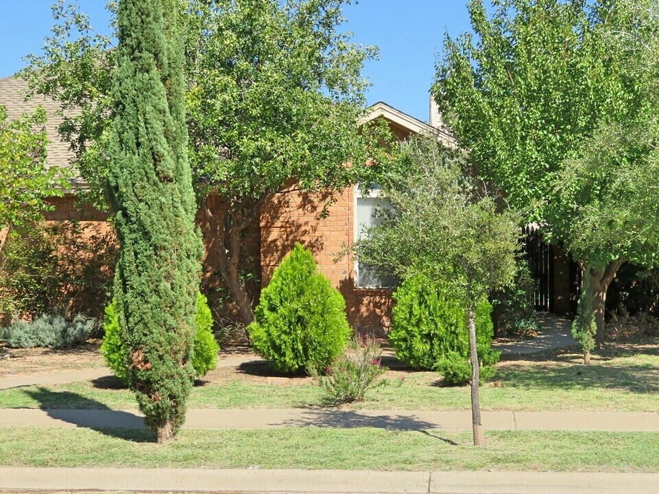 110 N Wayne Ave in Lubbock, TX - Building Photo