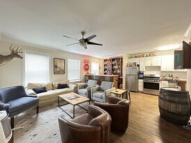 912 Green Bay Rd, Unit J03P in Winnetka, IL - Building Photo