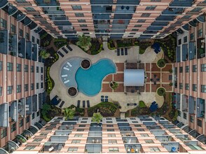 Memorial Hills in Houston, TX - Foto de edificio - Building Photo