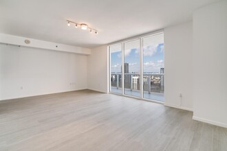 50 Biscayne Blvd, Unit 5003 in Miami, FL - Building Photo - Building Photo