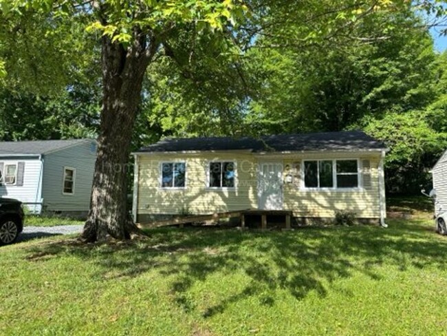 property at 1528 Argonne Blvd