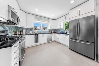 1066 Russell St in Franklin Square, NY - Building Photo - Building Photo