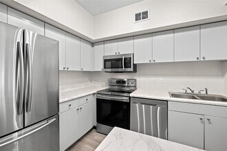 2402 W Azeele St in Tampa, FL - Building Photo - Building Photo