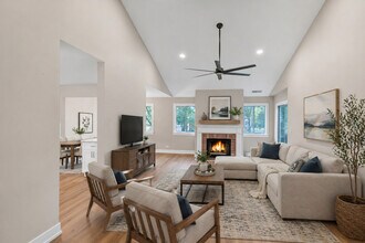 350 Newgate Ct in Schaumburg, IL - Building Photo - Building Photo