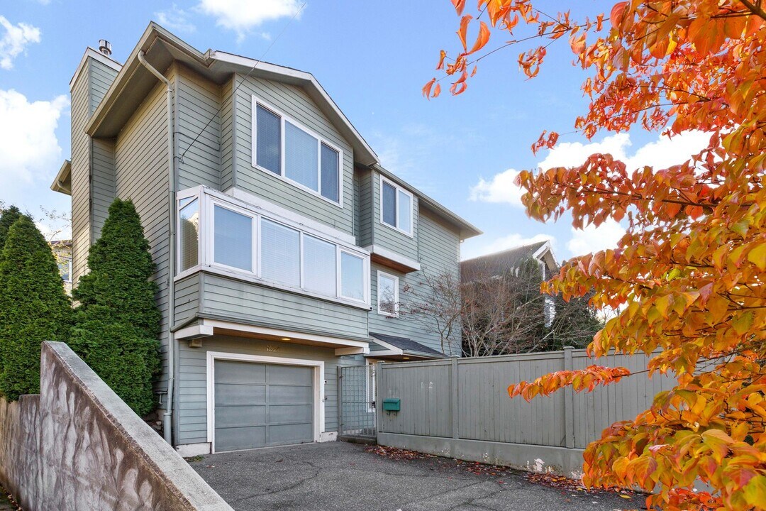 1626 42nd Ave E in Seattle, WA - Building Photo