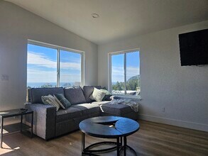 120 Reeder St in Oceanside, OR - Building Photo - Building Photo