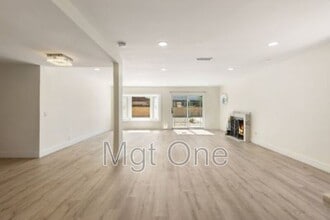 25045 MacKenzie St in Laguna Hills, CA - Building Photo - Building Photo