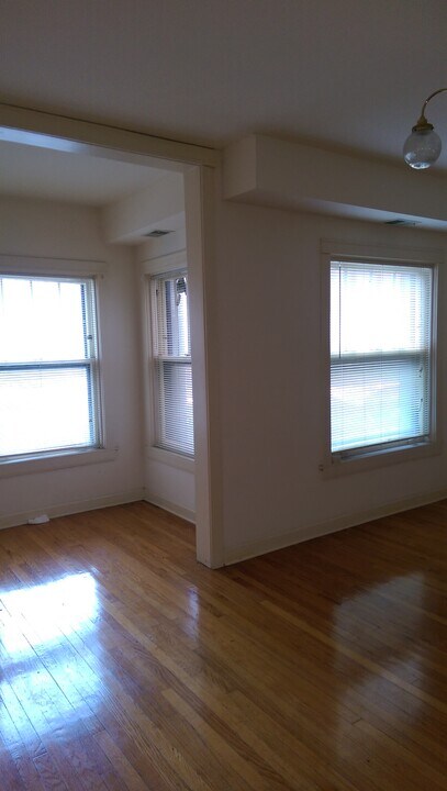 656 W Gordon Terrace, Unit 3E in Chicago, IL - Building Photo