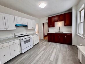 129 Redlands Rd, Unit 1 in Boston, MA - Foto de edificio - Building Photo