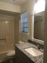 2402 Sycamore Ave in Huntsville, TX - Building Photo