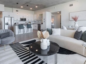 WaterView Echelon City Center in St. Petersburg, FL - Foto de edificio - Building Photo