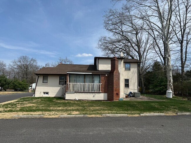 1165 N Tuckahoe Rd in Monroe, NJ - Building Photo - Building Photo