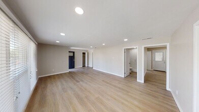 5005 La Dorna St in San Diego, CA - Building Photo - Building Photo